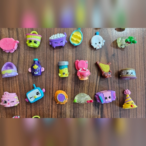 Shopkins Assorted Toys (50) - Picture 3 of 4